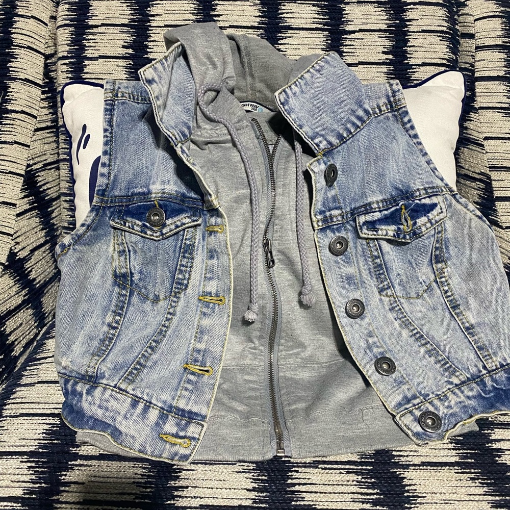 Hooded vest s